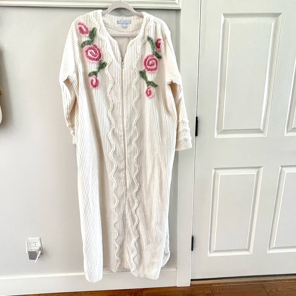 Chenille full length house coat with rose detail womens size 18/20